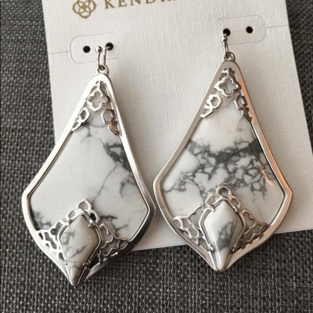 ISO These Earrings!